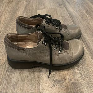 Dromedaris distressed leather heal wedge shoes soft green Women’s 37 6.5 Wedgie